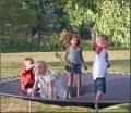 kids_on_trampoline